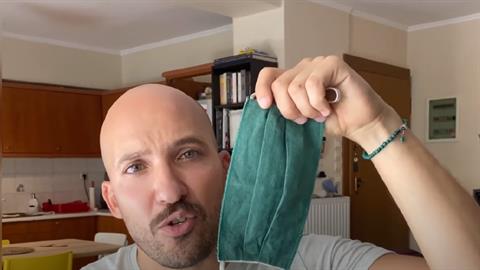 «Πώς να σε διώξω από την τάξη επειδή δεν φοράς μάσκα;»: Το viral κείμενο ενός δασκάλου 