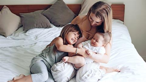 Γιατί το να αγκαλιάζουμε τα παιδιά μας είναι βάλσαμο για την ψυχή μας