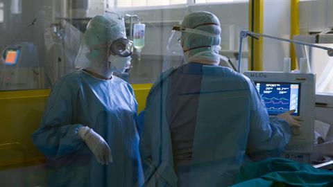 Ανήλικη από την Κηφισιά διασωληνωμένη στη ΜΕΘ λόγω κορονοϊού