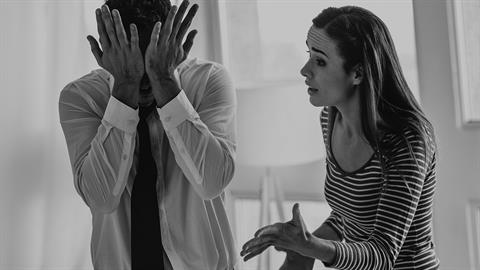 5 σημάδια ότι ο σύντροφός σας είναι συναισθηματικά ανώριμος