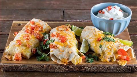 Πώς να φτιάξετε μπουρίτος (στο φούρνο) με κοτόπουλο σε 15 λεπτά!