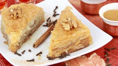 5 εύκολα σιροπιαστά γλυκά με άρωμα Ανατολής