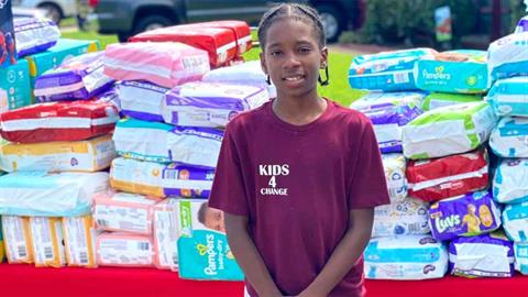 11χρονος δωρίζει 22.000 πάνες σε ανύπαντρες και χωρισμένες μαμάδες που έχουν ανάγκη