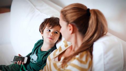 Τί να κάνετε όταν ακούσετε τη φράση: «μαμά, θέλω κι εγώ κινητό»