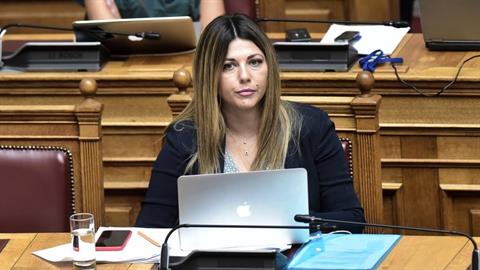 Ζαχαράκη: Ανοιχτό το ενδεχόμενο για κυλιόμενο ωράριο στα σχολεία