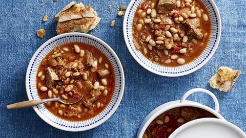 Φασολάδα με χοιρινό, να γλύφετε τα δάχτυλά σας