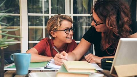 Τι είναι η κατ’ οίκον εκπαίδευση (homeschooling) και γιατί δεν αποτελεί επιλογή στη χώρα μας