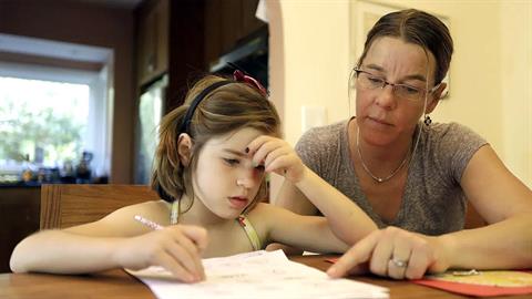 Να στείλω την κόρη μου σε κέντρο μελέτης ή να τσακωνόμαστε όλη μέρα για να διαβάσει;