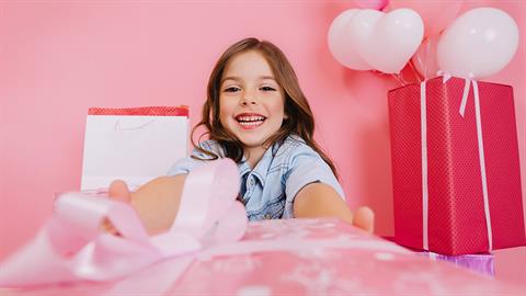 Έκανα στην κόρη μου το καλύτερο δώρο για να μάθει τα πάντα γύρω από τα ζώα της ζούγκλας!