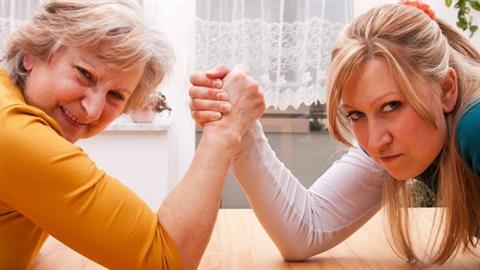 12 θανάσιμες πεθερές: πες μου τι ζώδιο είναι, να σου πώς να την κάνεις... αρνάκι