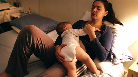 Να βοηθάτε τις κουρασμένες μαμάδες ακόμη κι αν δεν το ζητούν