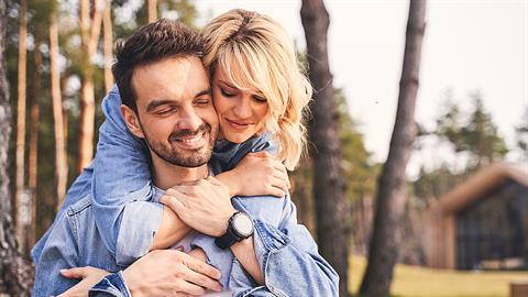 «Δεν εξαρτώμαι από τον άντρα μου, στηρίζομαι σε αυτόν»