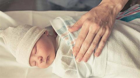 Μειώνονται οι γεννήσεις και οι γάμοι εξαιτίας της πανδημίας, σύμφωνα με έρευνα