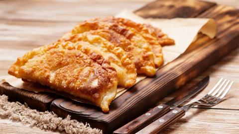 Θεϊκό τηγανόψωμο της γιαγιάς γεμιστό με φέτα 