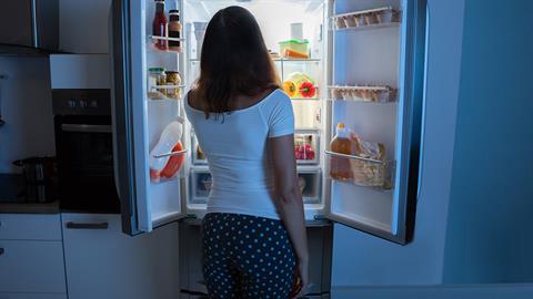 Βραδινές λιγούρες: 5 tips για να μη φάτε