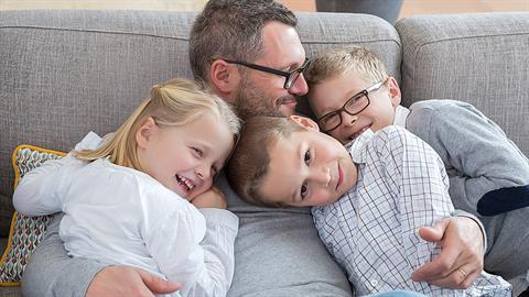 «Από τότε που ξεκίνησα την τηλεργασία, νιώθω περισσότερο… πατέρας για τα παιδιά μου»