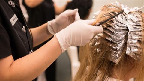 Lockdown: παράταση 2 ημερών για τα κομμωτήρια