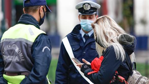 Τσουχτερά πρόστιμα έως και €300 για όσους παραβιάζουν την καραντίνα
