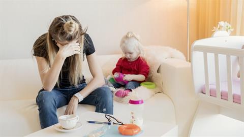 «Φοβάμαι ότι συνηθίζω τη ζωή χωρίς φίλους, αγκαλιές και κοινωνική ζωή»