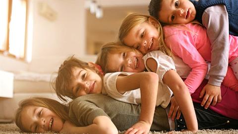 «Πώς τα φέρνω βόλτα με 5 παιδιά και καμία υπερδύναμη...»