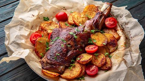 Πώς να φτιάξετε πεντανόστιμο κατσικάκι κλέφτικο στη λαδόκολλα