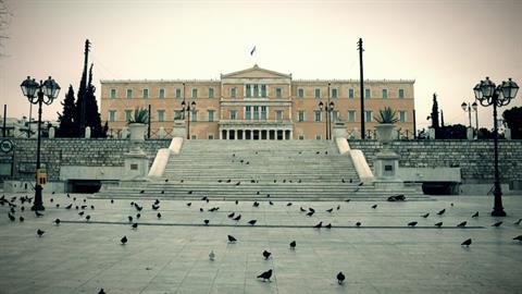 Καθηγητής Βατόπουλος: τα πάντα κλειστά και κανείς να μη βγαίνει απ’ το σπίτι όπως στην Κίνα