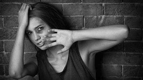 Θύματα βίας 4.900 Ελληνίδες σε 1 χρόνο – «Μη φοβάστε να μιλήσετε» λέει η ΕΛΑΣ