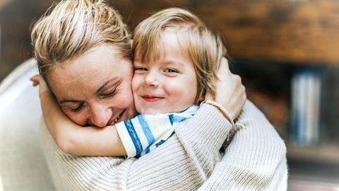 Αν δεν έχεις σκοπό να είσαι δίπλα στο βαφτιστήρι σου, καλύτερα να μη γίνεις νονός