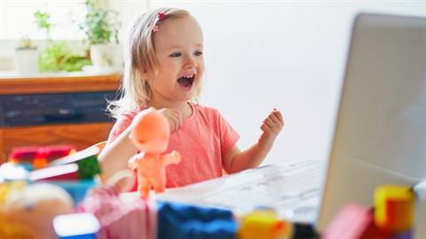 Πρωταθλητές τα «νηπιαγωγάκια» στην τηλεκπαίδευση, αλλά τους λείπει το σχολείο