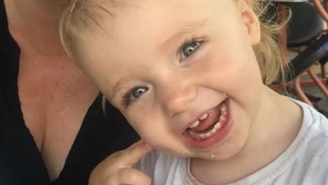 Ξέχασαν 3χρονο κοριτσάκι στο αυτοκίνητο ενώ έβλεπαν σειρές και πέθανε από τη ζέστη