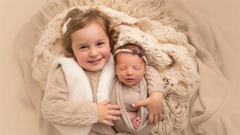 Μωρό-θαύμα γεννιέται από κατεψυγμένο ωάριο 27 ετών!