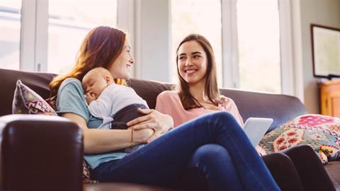 «Η κολλητή μου έγινε μαμά και νιώθω σαν να έγινα κι εγώ»