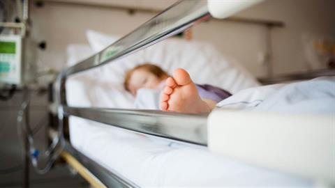 Συγκινεί ο 8χρονος από την ΜΕΘ: «Μην ανοίξετε το δώρο του Άη Βασίλη μέχρι να βγω»