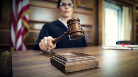 «Να γιατί κρίνω τις άλλες μαμάδες»: μια μαμά-δικαστής υπερασπίζεται τον εαυτό της