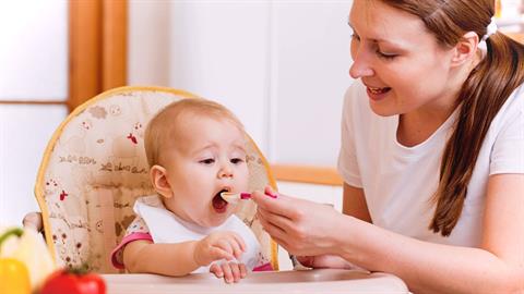 «Η αγάπη περνάει απ’ το στομάχι» και στη σχέση της μαμάς με το μωρό!