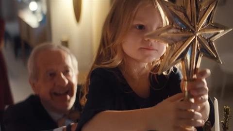 Η πιο συγκινητική διαφήμιση των φετινών Χριστουγέννων που μας έκανε να δακρύσουμε