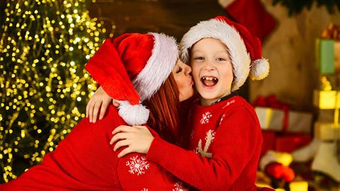 «Πώς έπεισα τον γιο μου ότι φέτος θα περάσουμε τα καλύτερα Χριστούγεννα… έβερ»