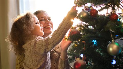 «Το πρώτο μου χριστουγεννιάτικο δώρο ήταν μια οικογένεια»: ένα υιοθετημένο παιδί θυμάται