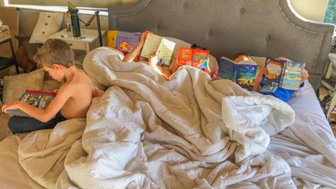 Μια μαμά «έκοψε» τις οθόνες από τα παιδιά της και συνέβη κάτι μαγικό!