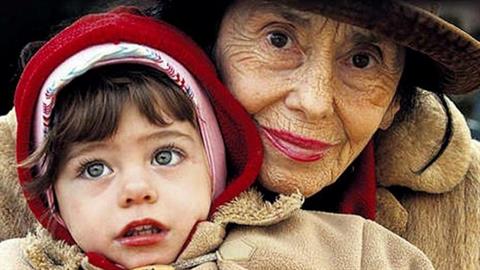 Γέννησε στα 66 της και δέχτηκε κατακραυγή, αλλά σήμερα καμαρώνει την υπέροχη κόρη της