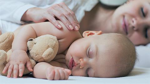Οι μαμάδες είναι πιο χαρούμενες όταν τα παιδιά κοιμούνται νωρίς σύμφωνα με έρευνα