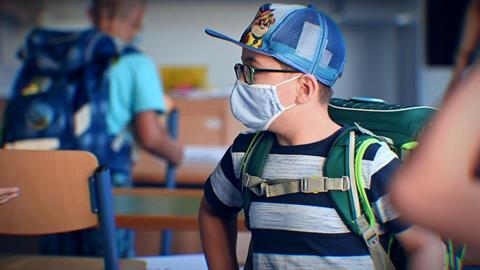 «Είπαν το παιδί μου πρόβατο γιατί δεν κάνω πηγαδάκια με τις μαμάδες έξω απ' το σχολείο»