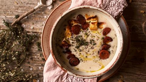 Απολαυστικός τραχανάς με λουκάνικο: το απόλυτο χειμωνιάτικο φαγητό