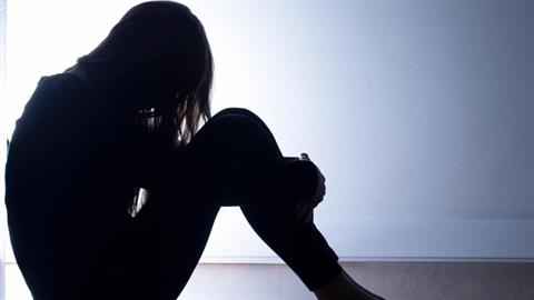 12χρονη κατήγγειλε ότι την έδειρε η μητέρα της - Συνελήφθη η μητέρα