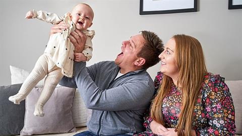 Μετά από 5 αποβολές γεννήθηκε το μικρό τους «θαύμα», παρά τις αντίθετες προβλέψεις των γιατρών