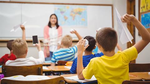 «Οι γονείς παίρνουν το μέρος των μαθητών, ακόμα κι όταν έχουν άδικο»: το ξέσπασμα μιας δασκάλας