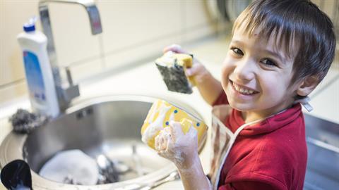 «Τα αγόρια που φροντίζουν τον εαυτό τους γίνονται καλύτεροι σύζυγοι»