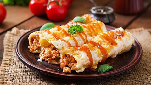 Ζουμερά και πεντανόστιμα κανελόνια με κιμά και τυρί