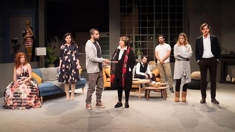 «Όποιος θέλει να χωρίσει... να σηκώσει το χέρι του!» για 3 διαδικτυακές προβολές