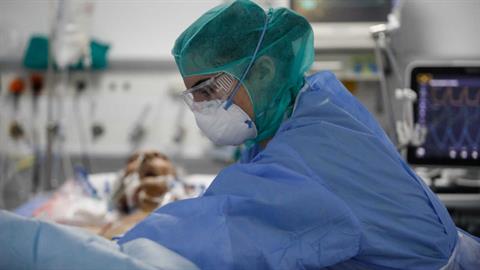 Θήβα: Πέθανε 15χρονη από κορονοϊό λίγες ώρες μετά την εισαγωγή της στο νοσοκομείο